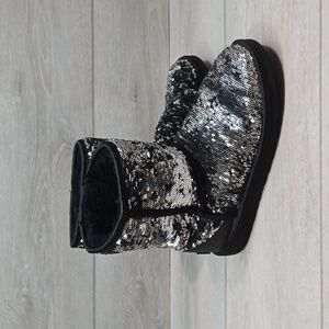 Ugg Australia Women Sequin Short Sheepskin Boots shoes sz 5